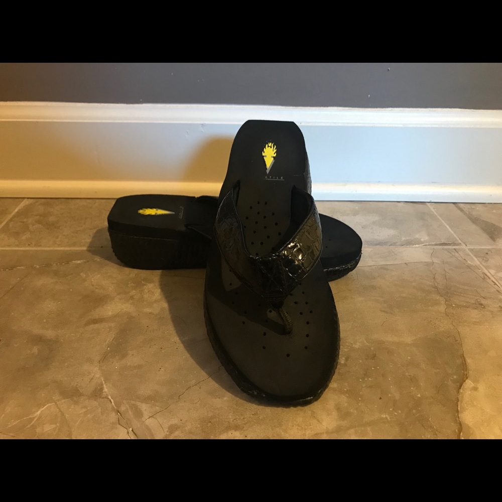 Volatile sandals